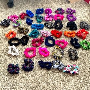 Huge bundle of scrunchies
